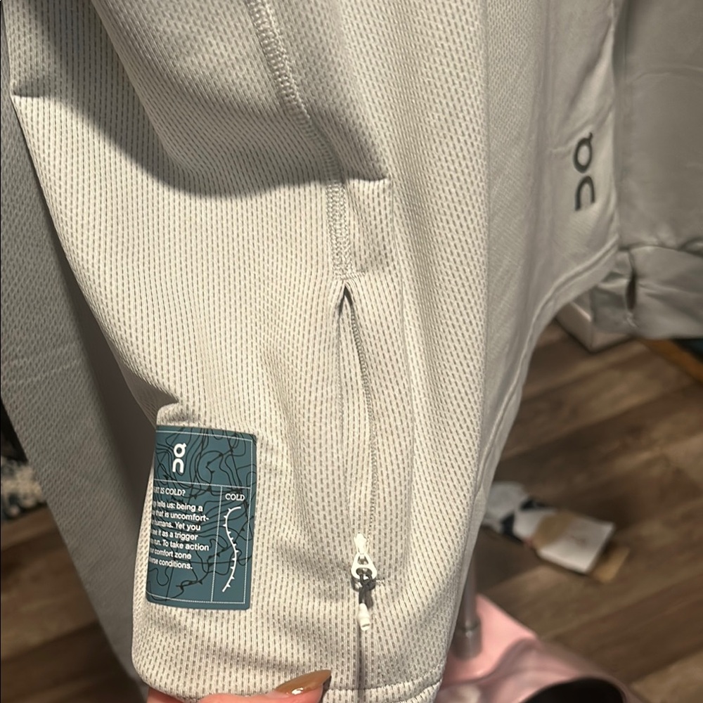 On Running Light Gray Zip-Up Jacket - Picture 12 of 15
